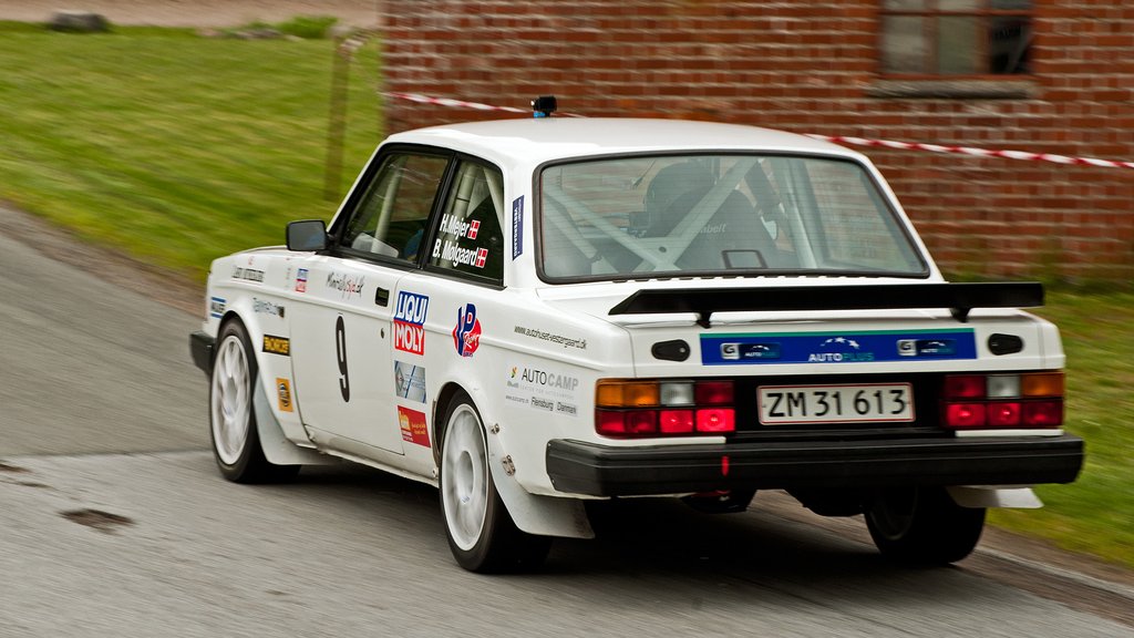 Heino Mejer og Bo Mølgaard på prøve 5 i Rally Kjellerup - kort efter måtte de udgå med defekt motor
(Foto: Viggo Johansen - rallypics.dk)